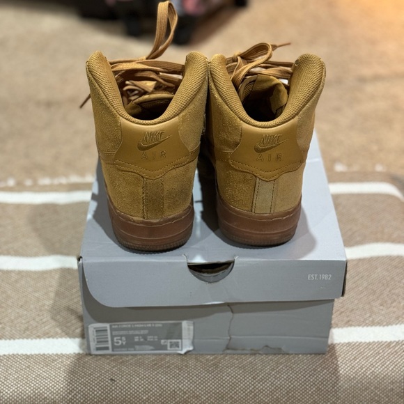 EUC: Nike Air Force 1 High LV8 3 - Picture 4 of 7